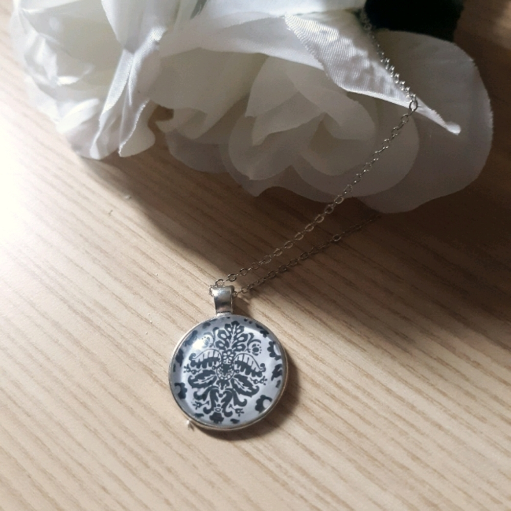 Damask Pendant